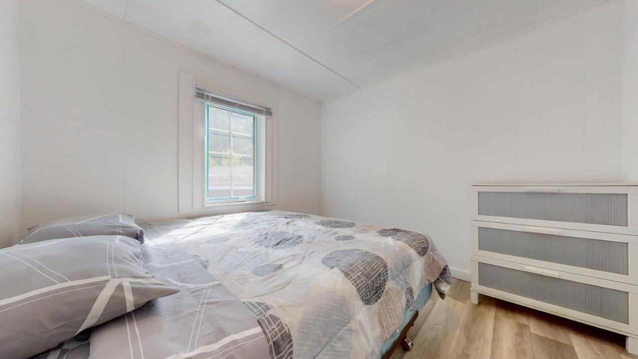 Main Beach River Retreat - Wasaga Beach 1 - Main Strip - 93 Mosley St Ngoại thất bức ảnh
